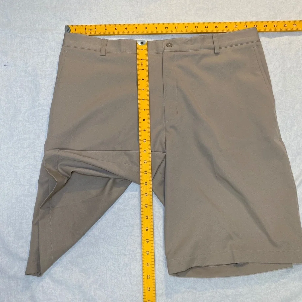 Nike Golf Dri-FIT Performance Golf Shorts Men's 38‎ Beige Khaki Flat Front